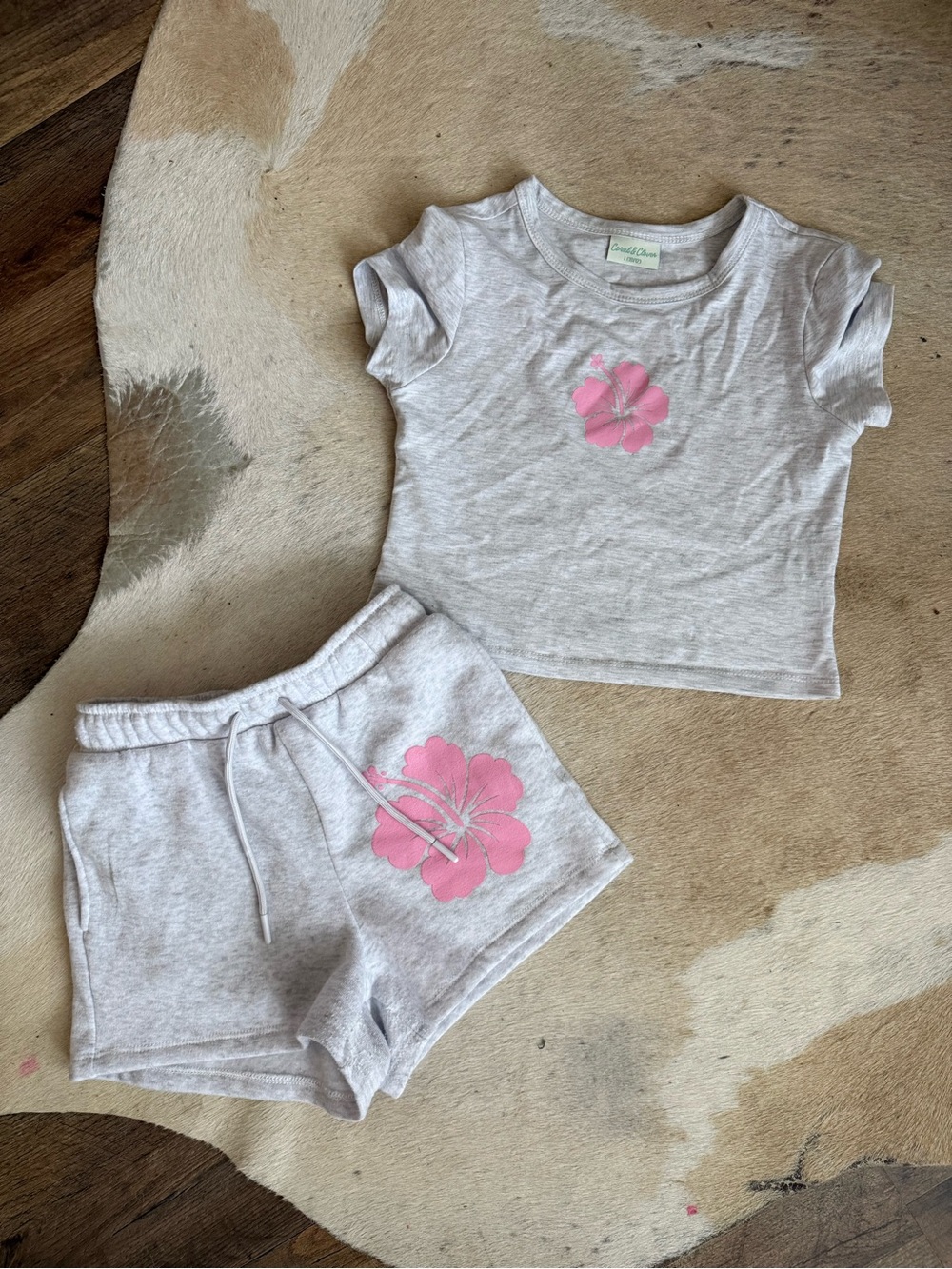 Girls Gray Two-Piece Lounge Set with Pink hibiscus Flower